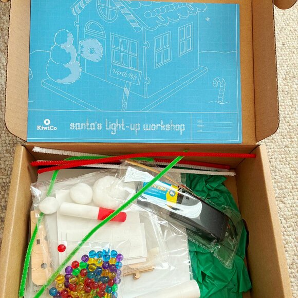 KiwiCo Santa's Light-up Workshop Creatology Thanksgiving Holiday Kids Craft - Picture 6 of 7